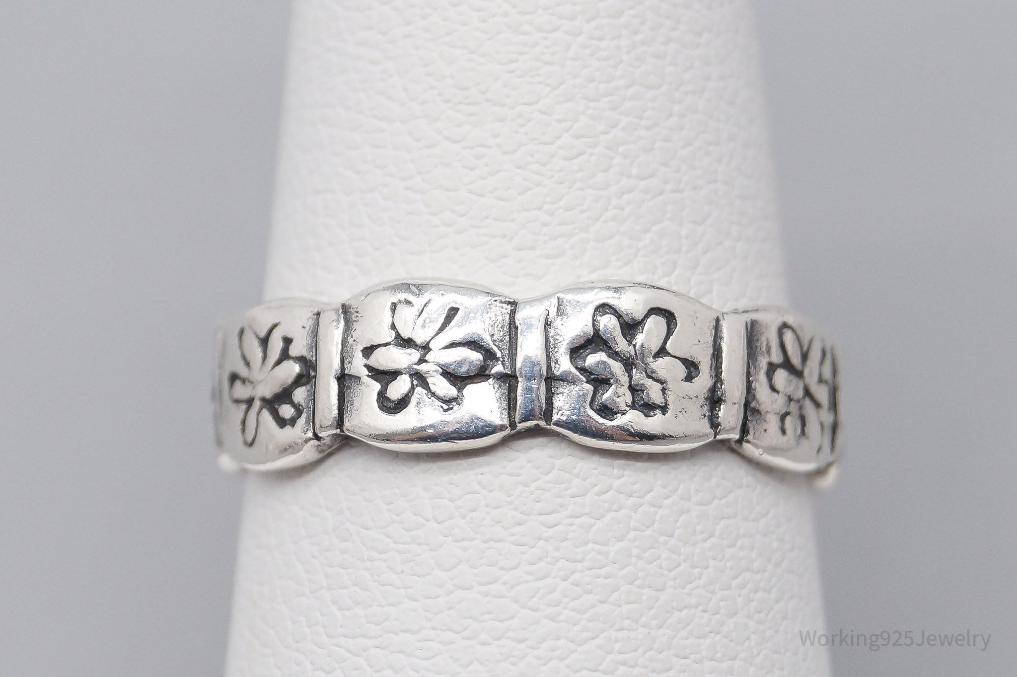 Vintage Trades Flowers Pattern Sterling Silver Band Ring - Size 7.5