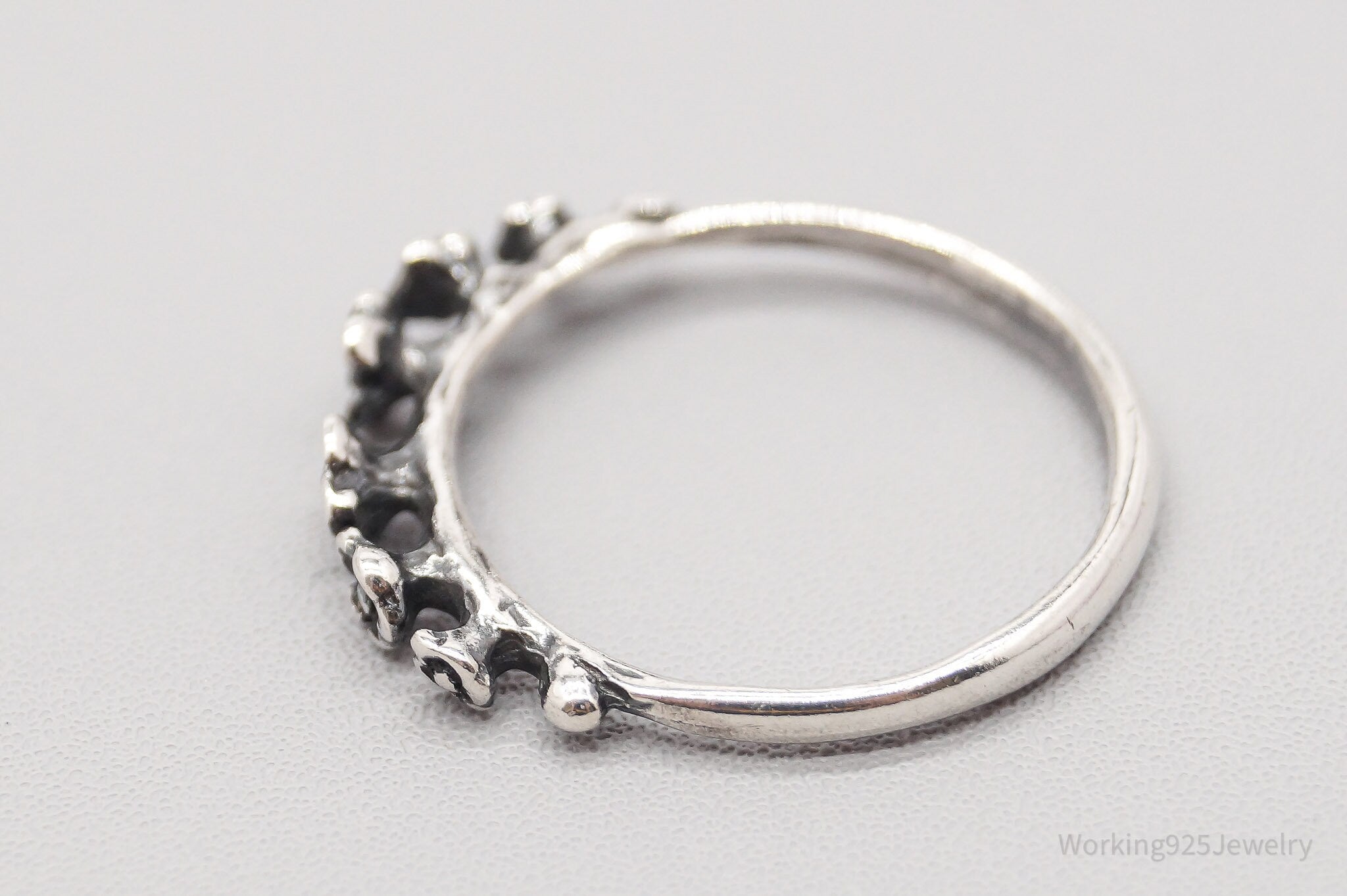 Vintage Raised Flowers Pattern Silver Ring - Size 7.5