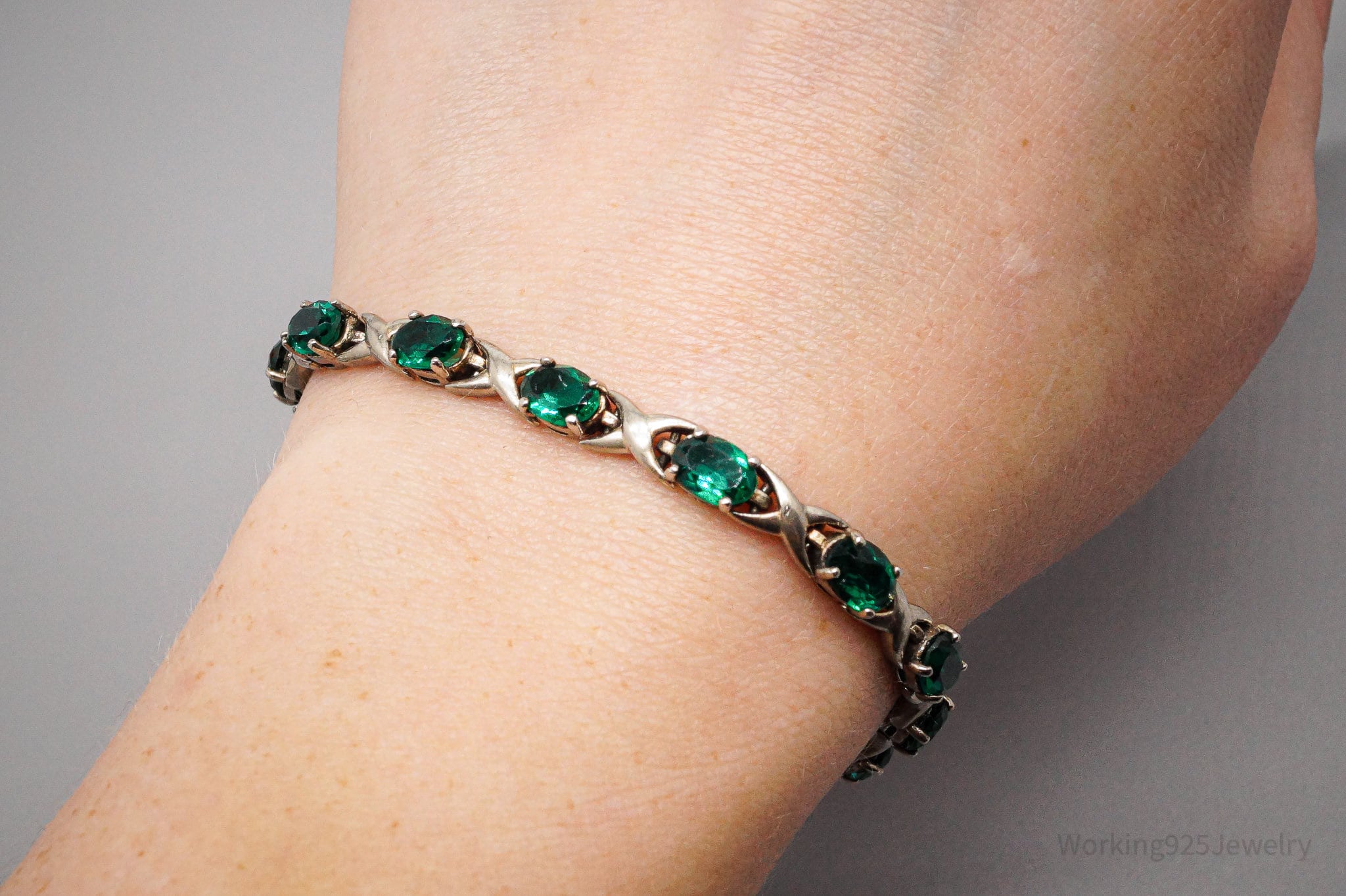 Vintage Green Stone Sterling Silver Bracelet - 7 5/8"