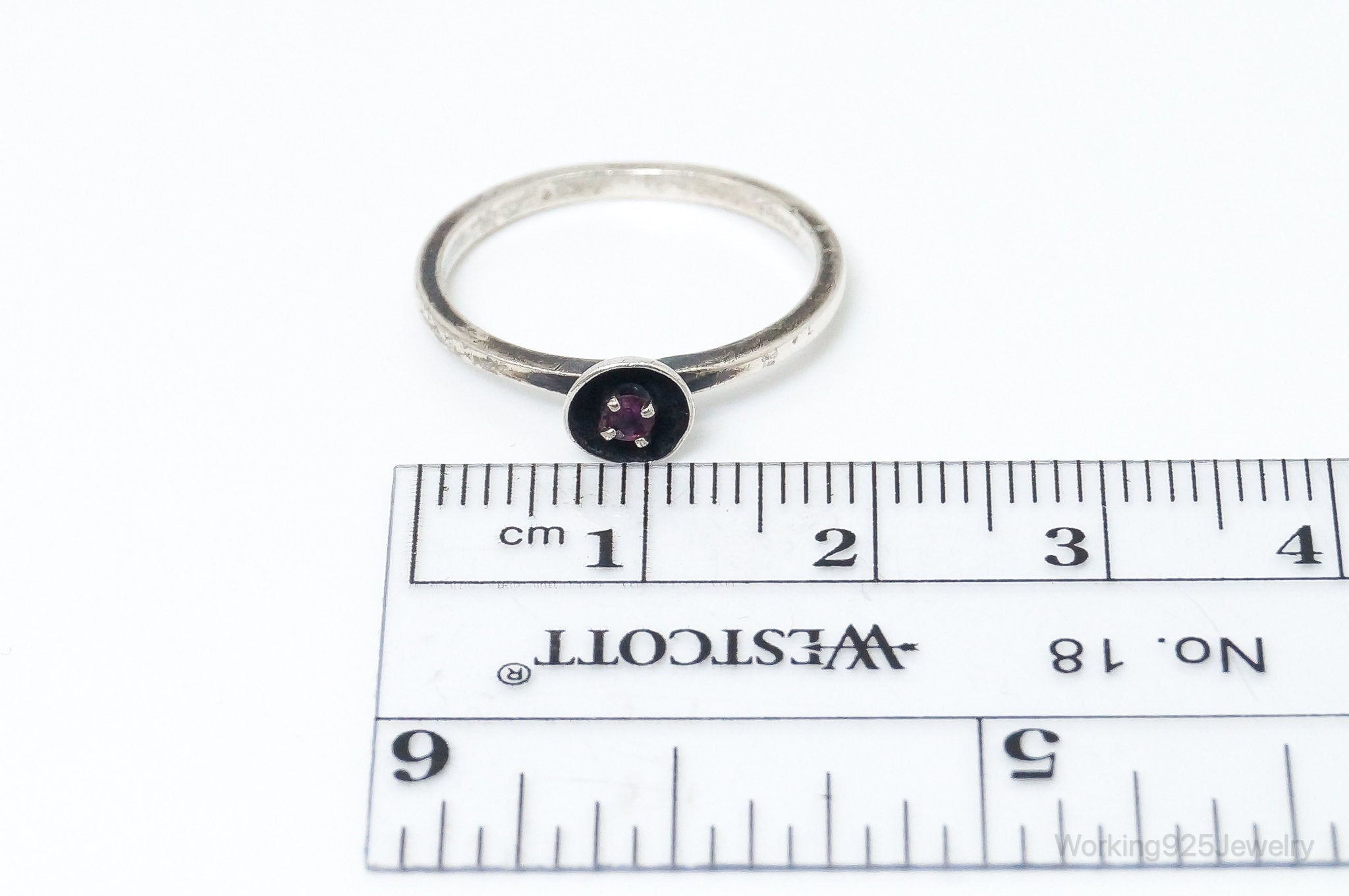 Vintage Modernist Style Maroon Gemstone Sterling Silver Ring - Size 6