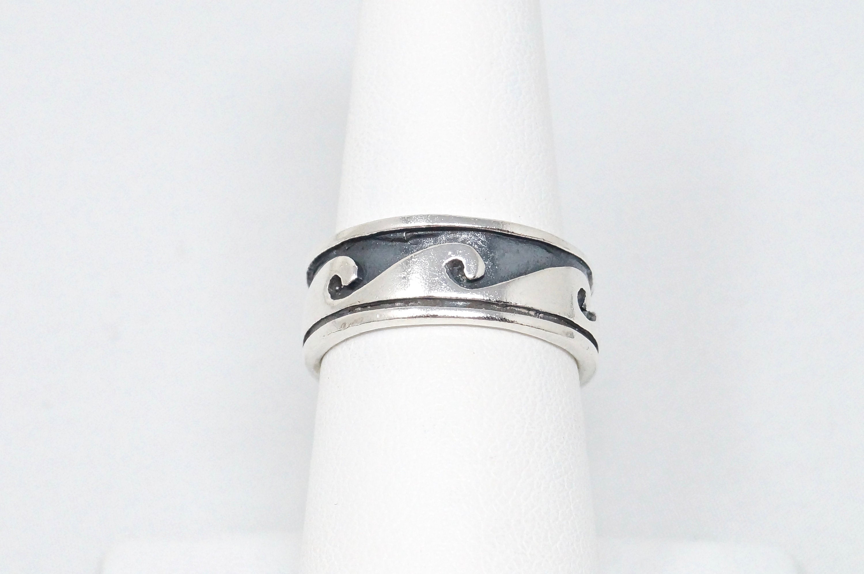 Wonderful Vintage Wave Scroll Oxidized Design Sterling Silver Band Ring Sz 7.5