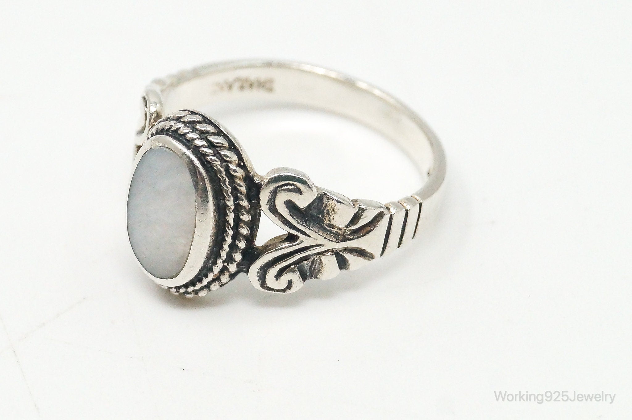 Vintage Mother Of Pearl Bali Style Sterling Silver Ring - Size 7