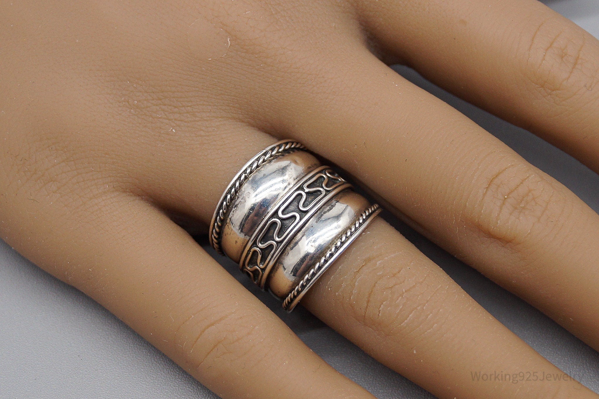 Vintage Sterling Silver Band Ring - Size 8