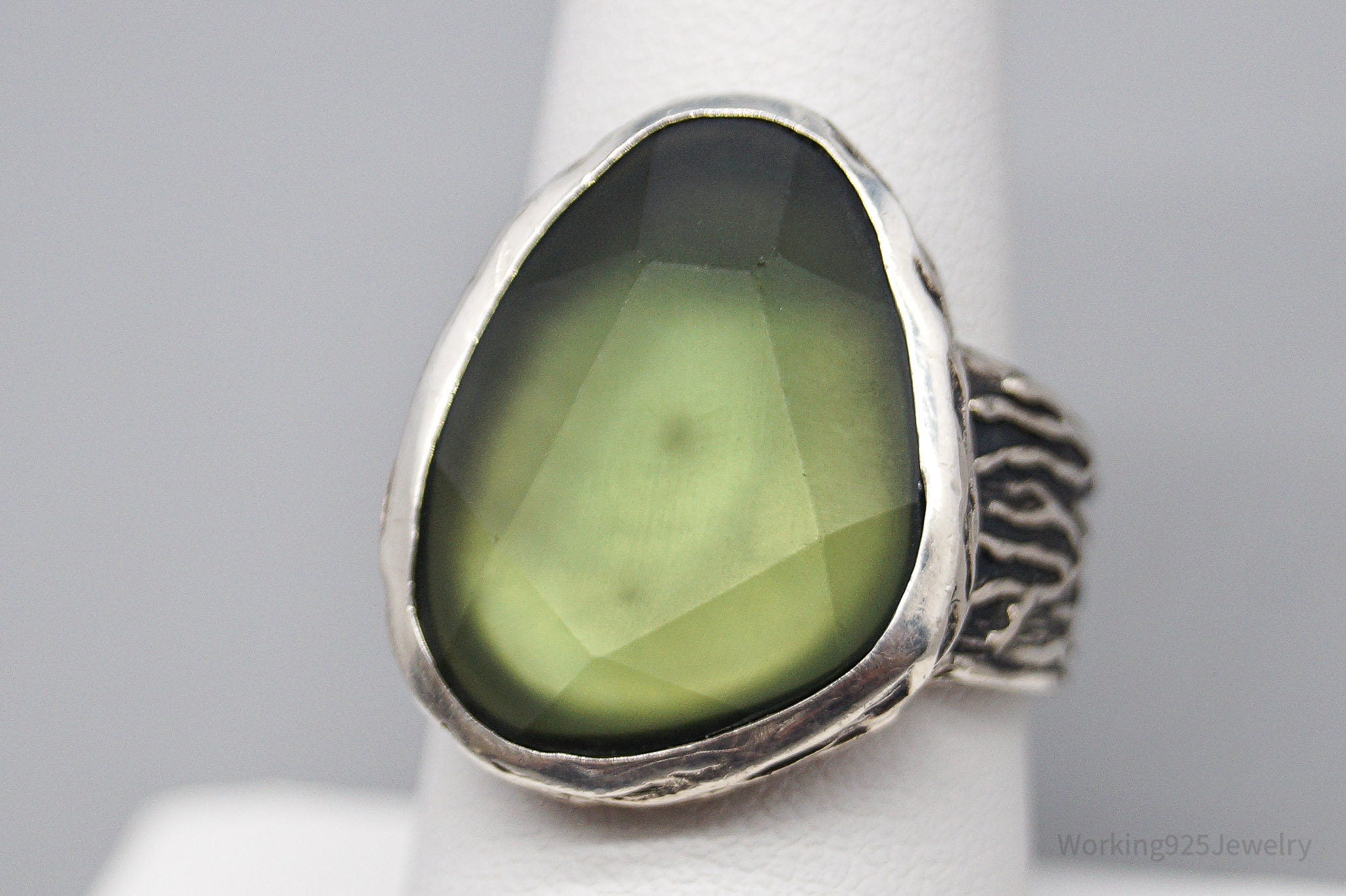 Retired Silpada Green Glass Sterling Silver Ring - Size 8.25