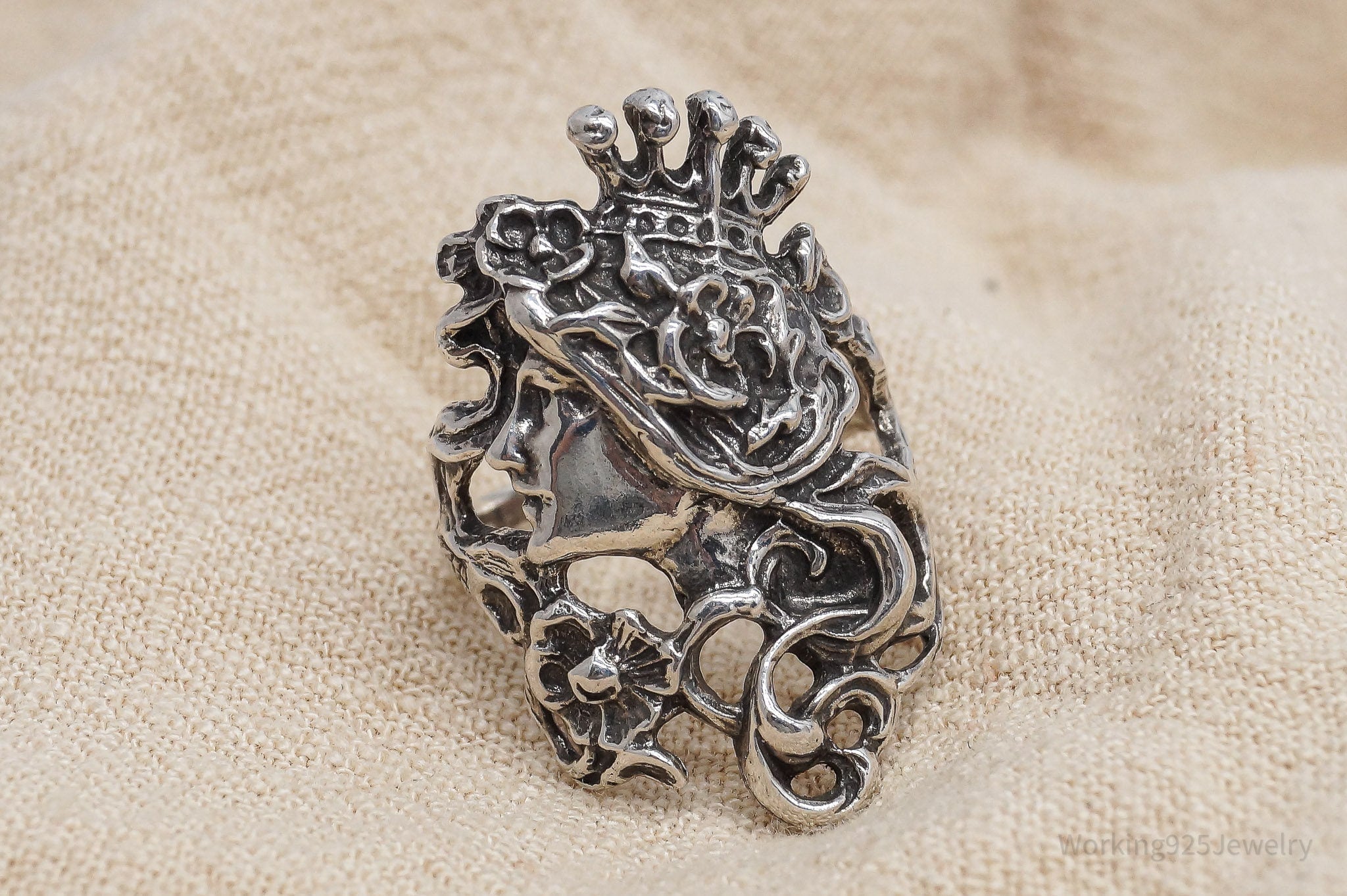 Vintage Art Nouveau Style Queen Sterling Silver Ring - Size 7