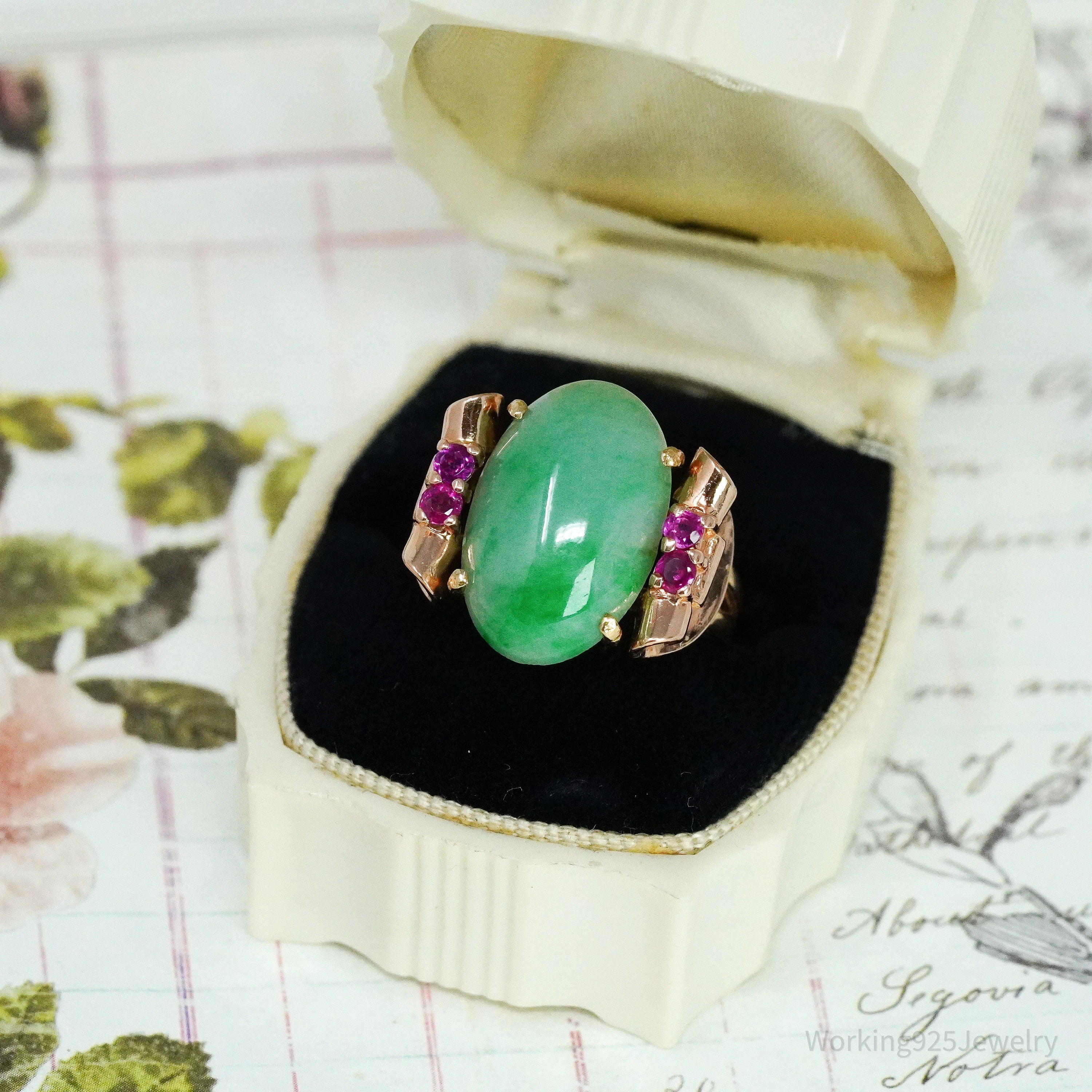 Circa 1940s 14K Gold Jadeite Jade & Natural Ruby Ring - Size 6
