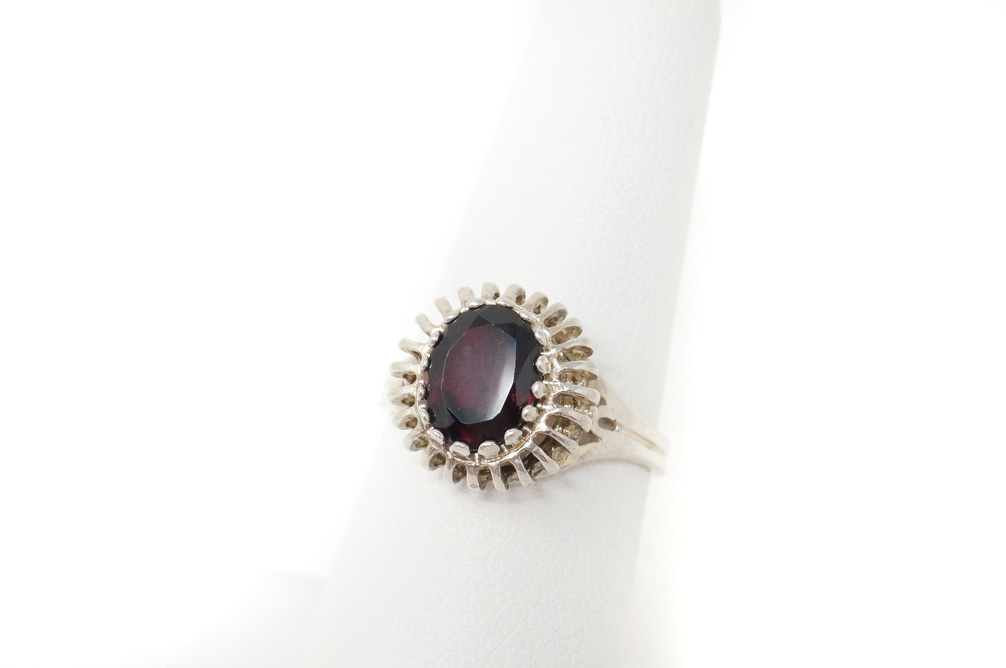 Vintage Art Deco Style Red Garnet Sterling Silver Modernist Ring Size 6.75