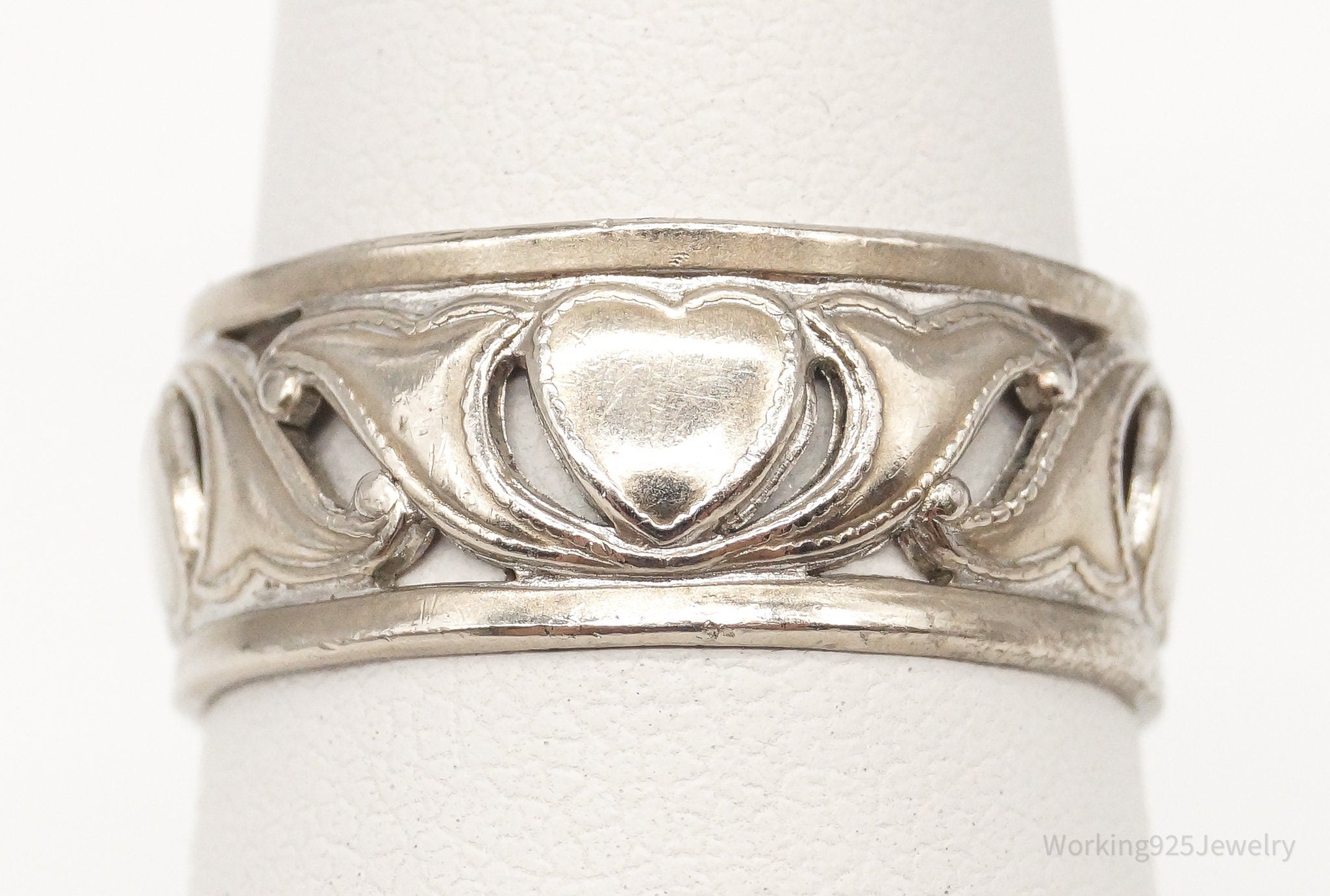 Antique Hearts Sterling Silver Band Ring - Size 6.25