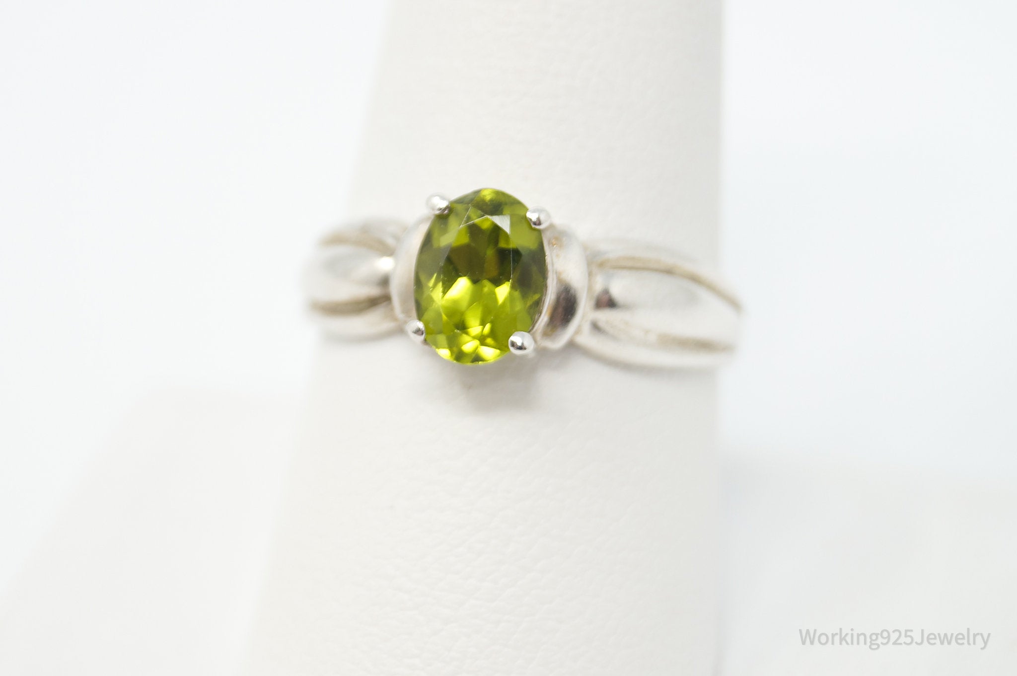 Vintage Green Peridot Sterling Silver Ring - Size 9