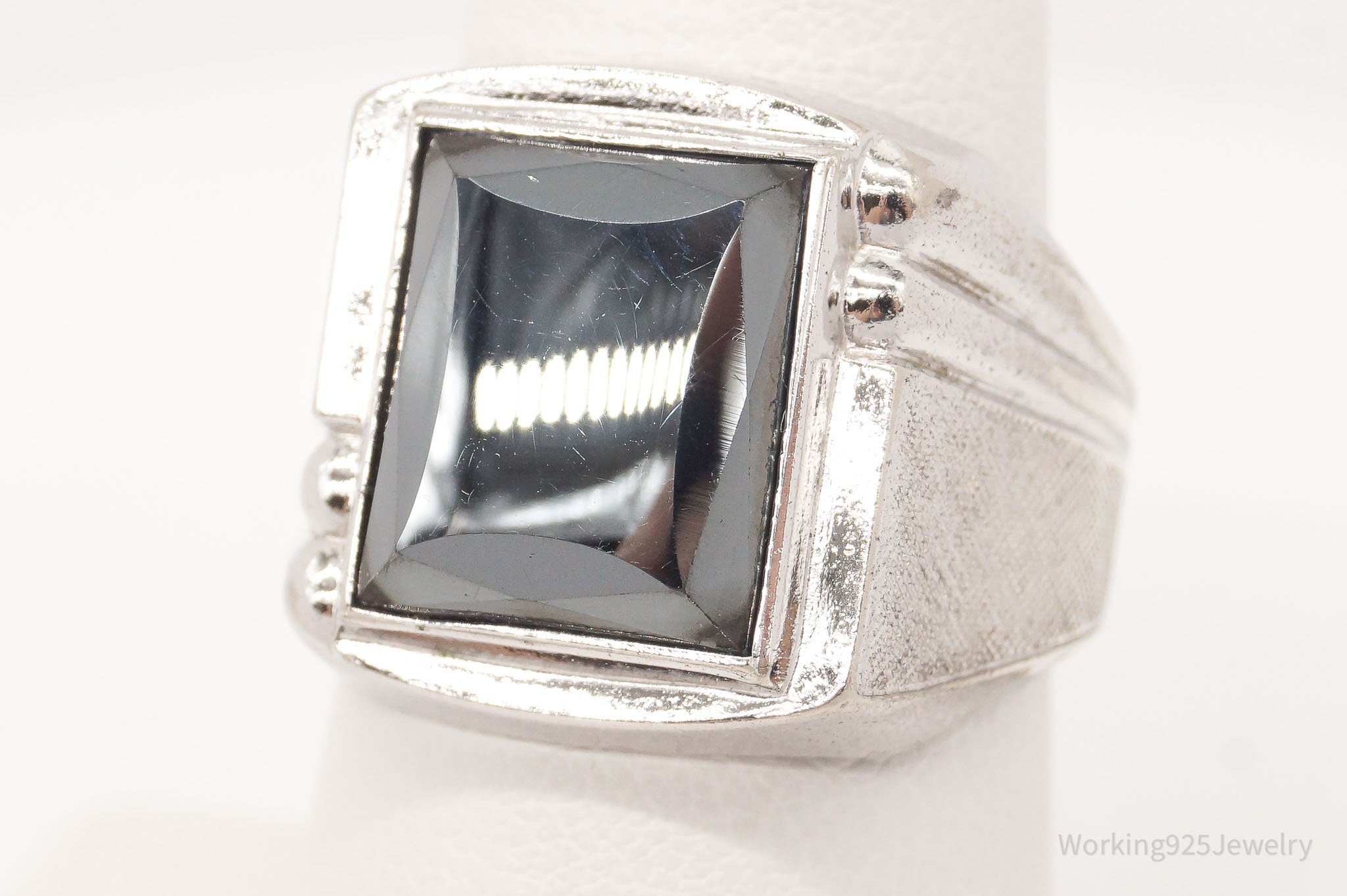 Vintage 1940s Vargas Mfg Co Hematite Sterling Silver Ring - Size 7.5