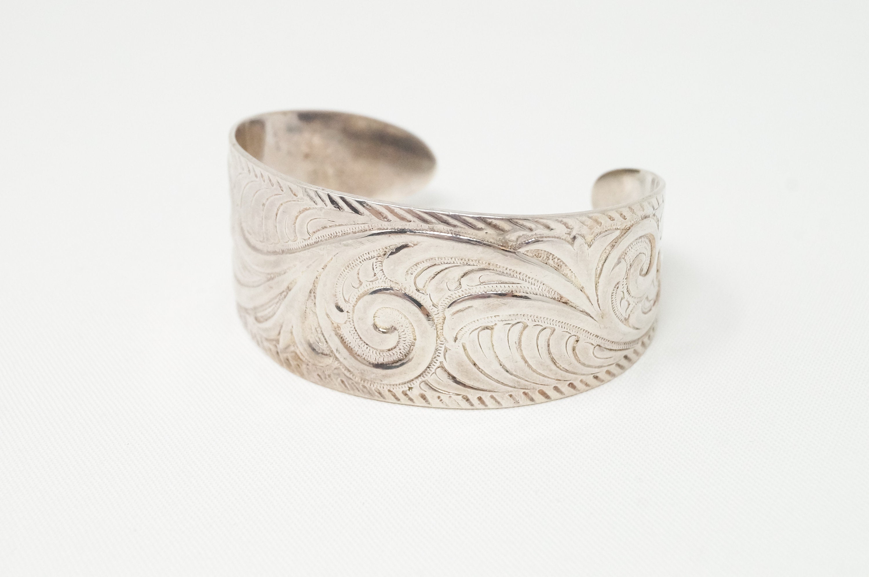 Vintage Floral Pattern Repousse Swirl Carved Sterling Silver Bangle Bracelet