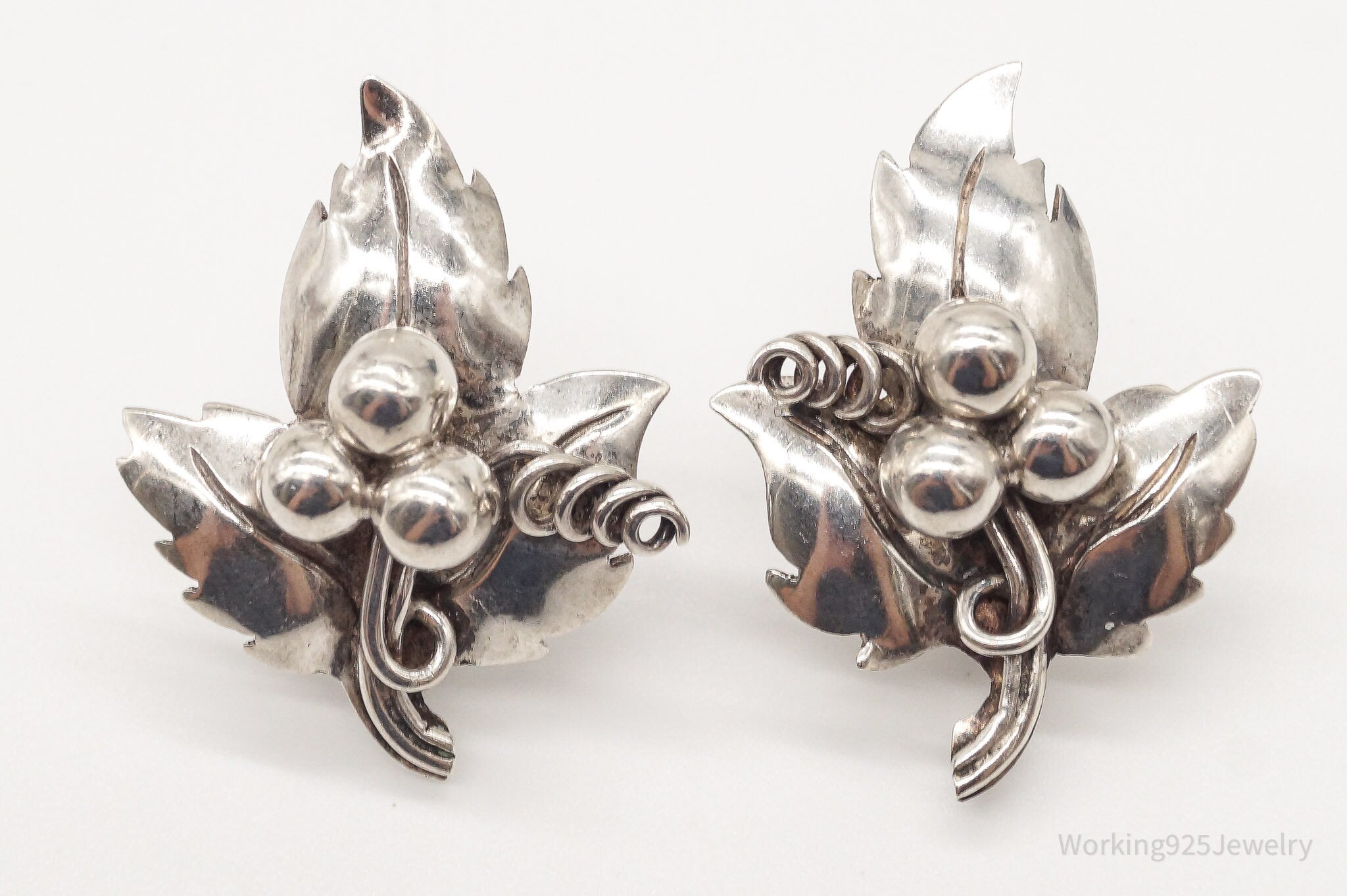 Rare Vintage Mexico Artisan Quinto Leaves Sterling Silver Screw Back Earrings