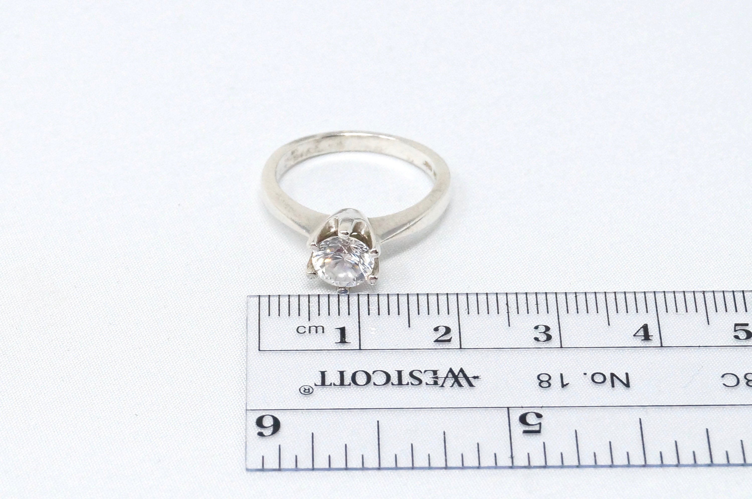 Beautiful Vintage Art Deco Style CZ Elegant Sterling Silver Ring Sz 6