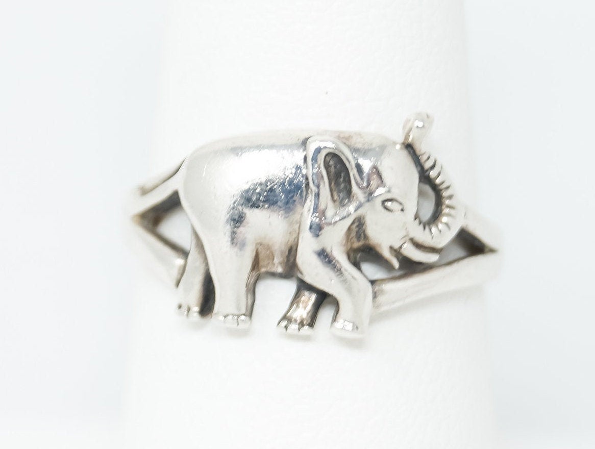 Vintage Elephant Safari Good Luck Sterling Silver Ring - Size 6.75