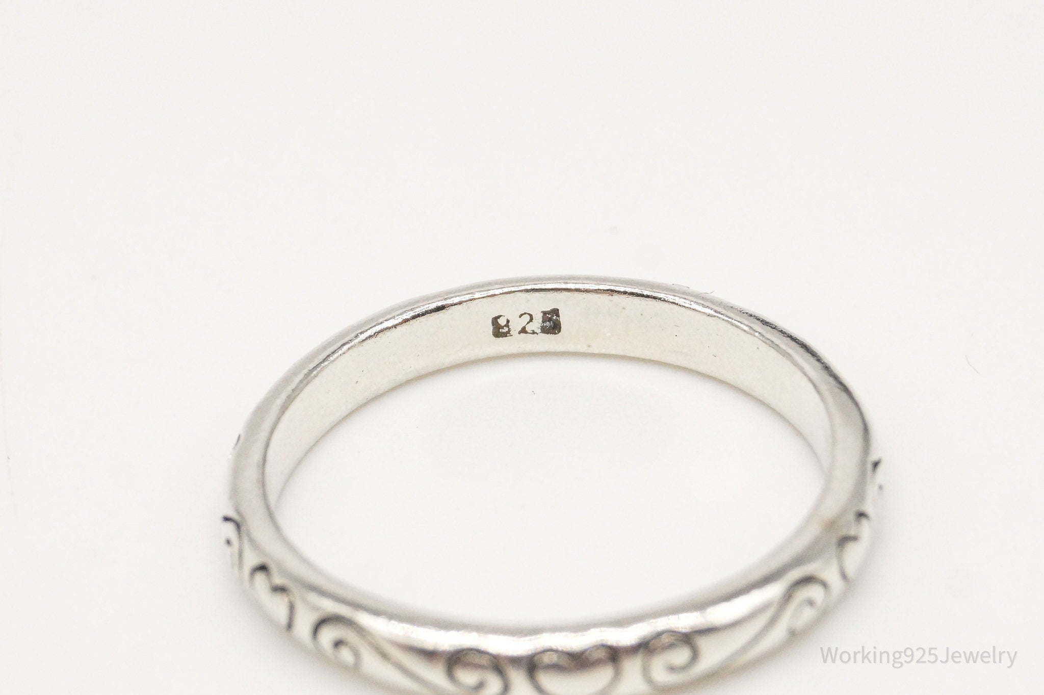 Vintage Hearts Pattern Sterling Silver Band Ring - Size 7.5