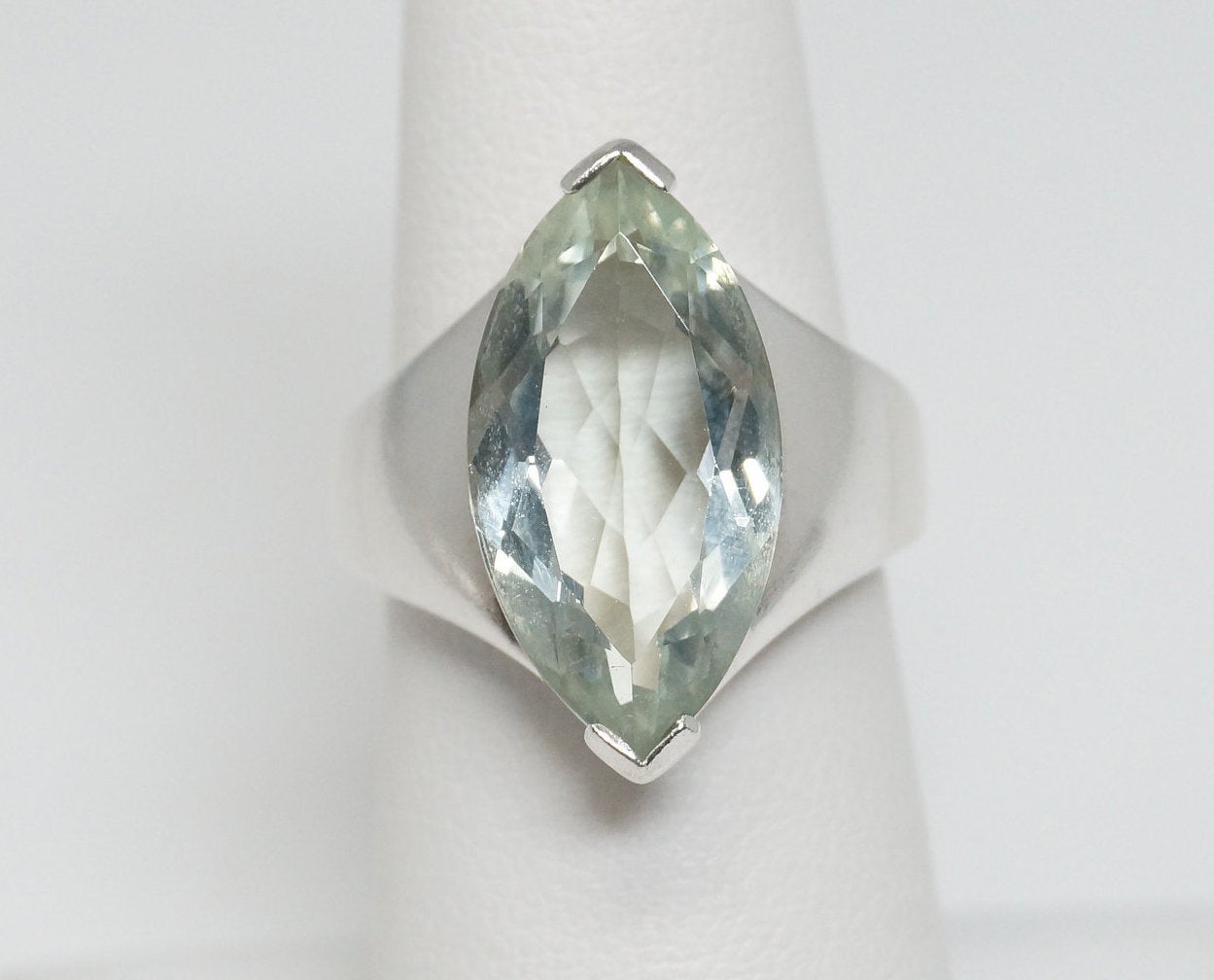 Vintage Designer Pale Green Gemstone Sterling Silver Ring - Sz 6