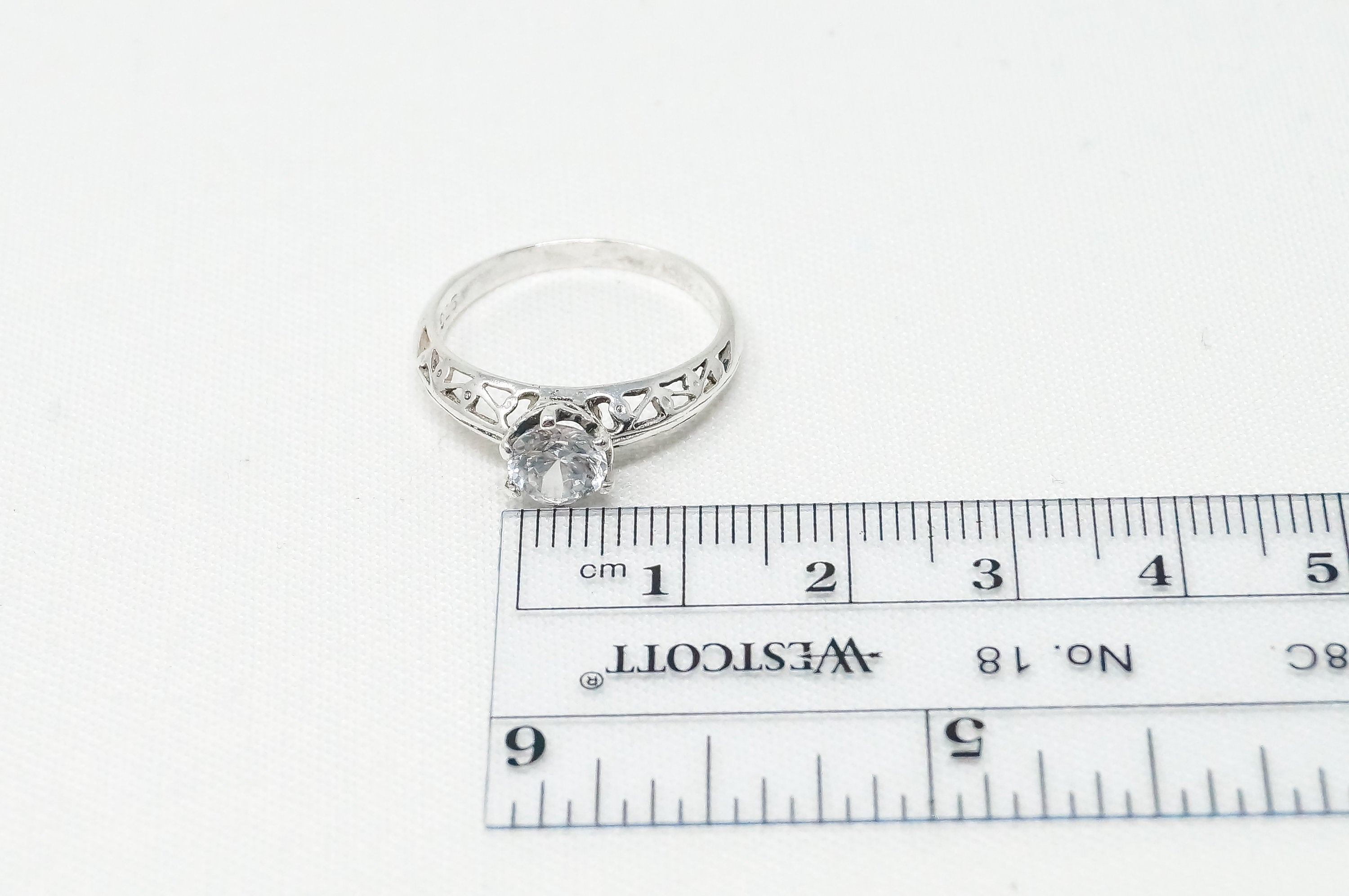 Vintage Beautiful Cubic Zirconia Cut Out Design Sterling Silver Ring - Sz 7.5