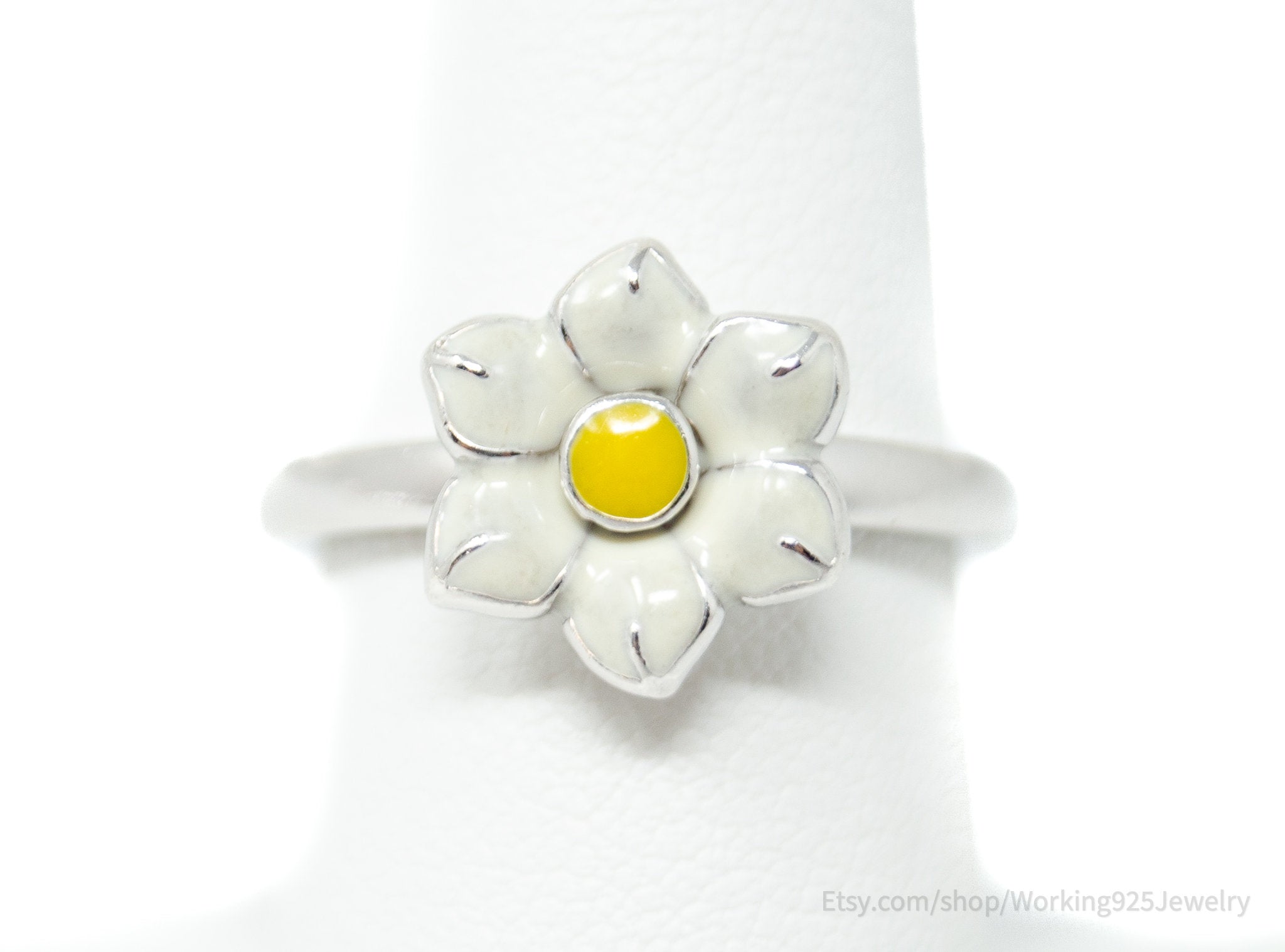 Vintage Enamel Daisy Flower Sterling Silver Ring - Size 7