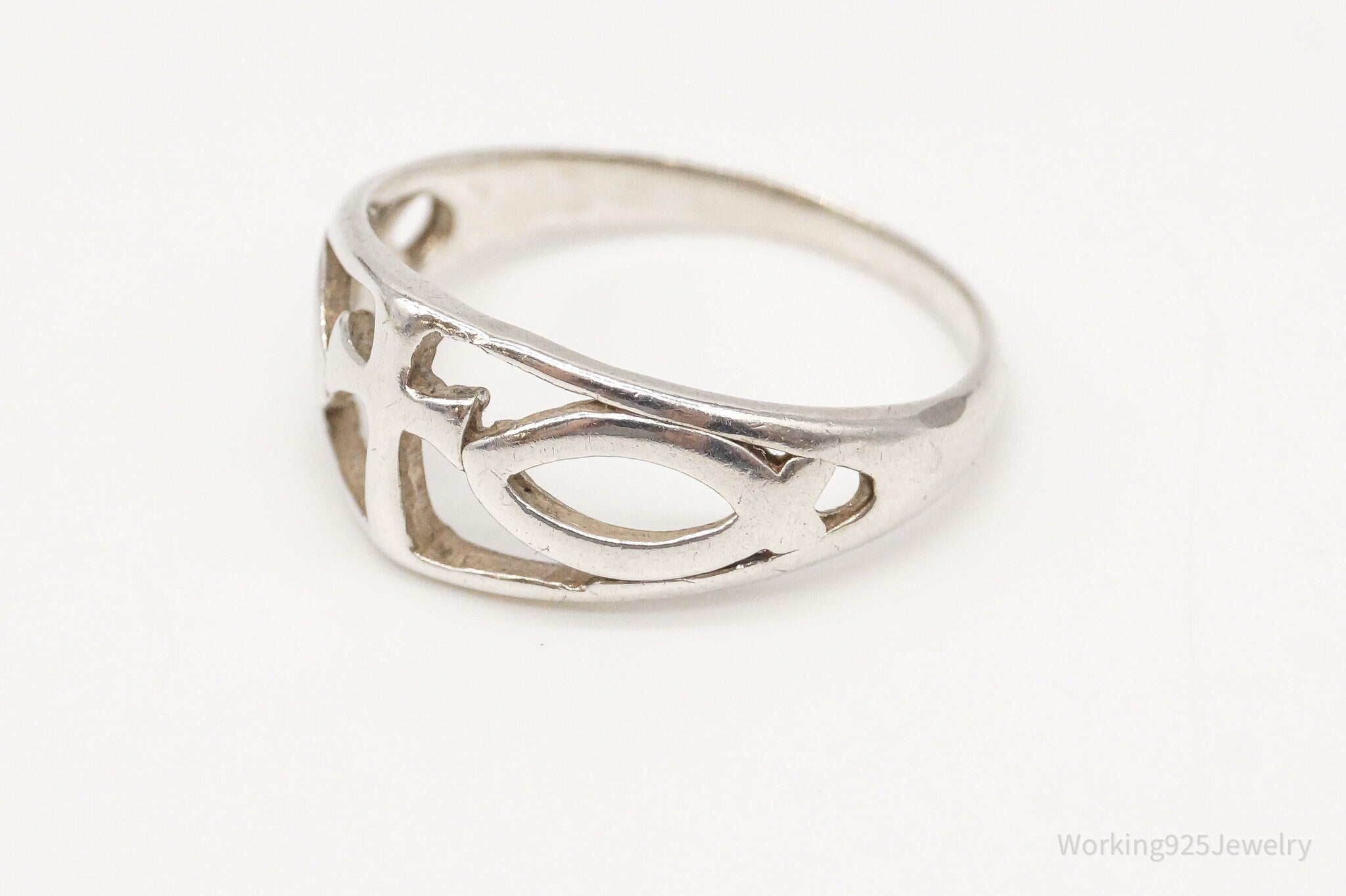 Vintage Cross Cut Out Silver Band Ring - Size 5.75