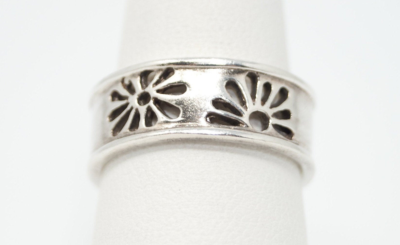 Vintage Floral Cut Out Sterling Silver Band Ring - Sz 7.5