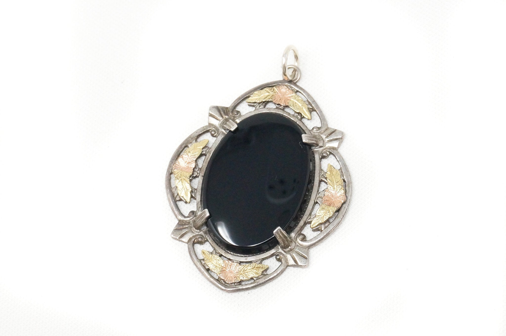 Antique Designer Uncas MFG Co Black Onyx Floral Sterling Silver Necklace Pendant