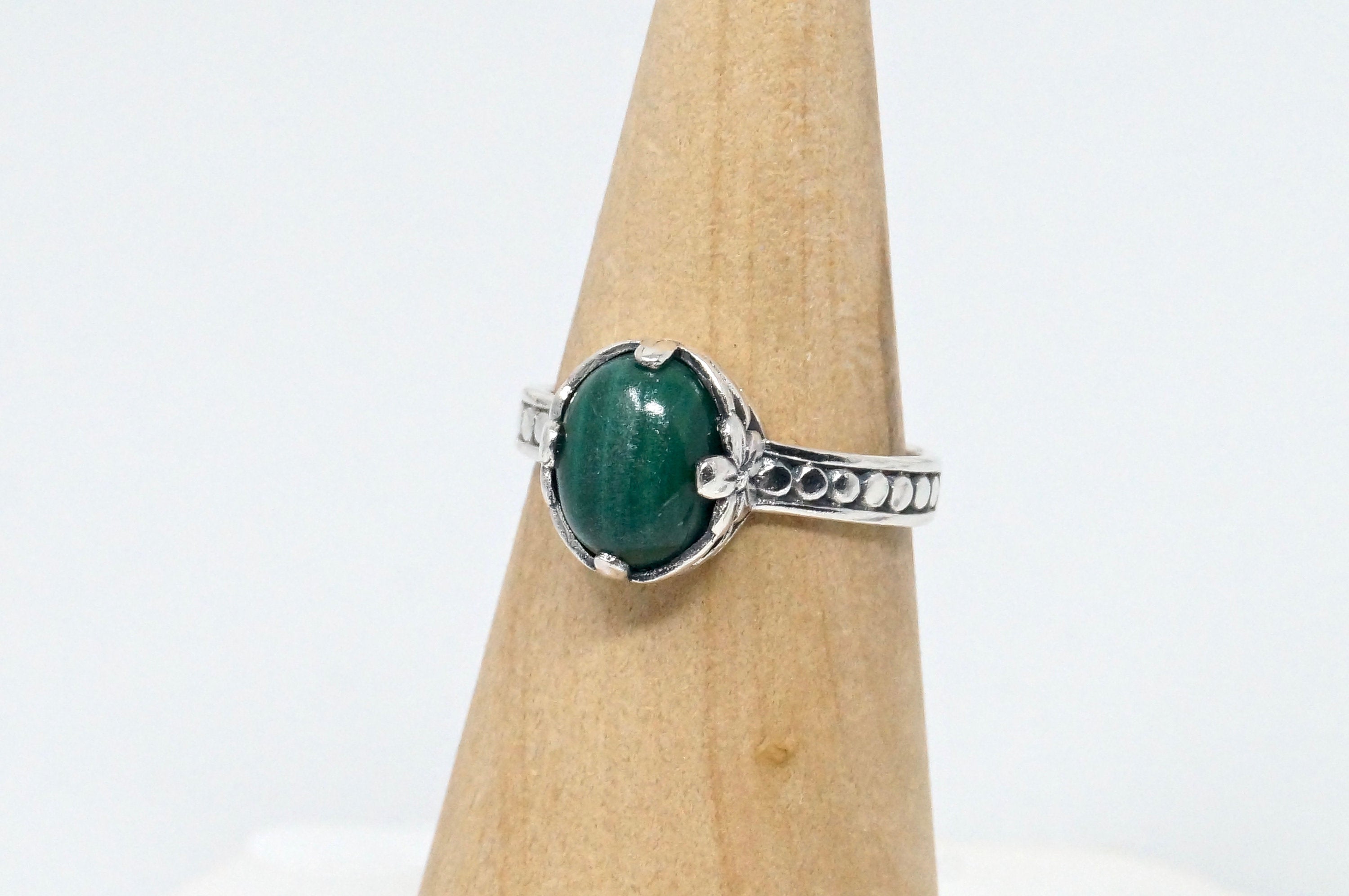 Vintage Green Malachite Gemstone Southwestern Style SterlingSilver Ring Size 8