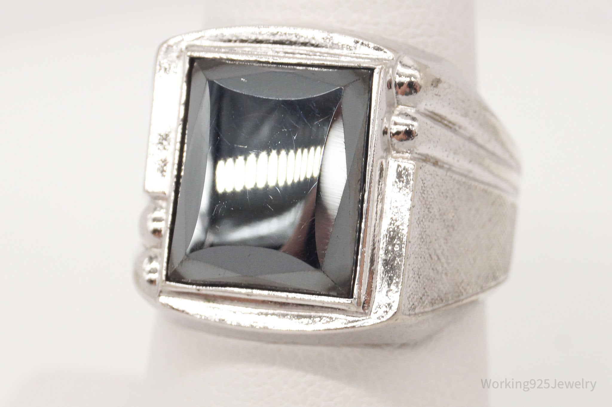 Vintage 1940s Vargas Mfg Co Hematite Sterling Silver Ring - Size 7.5