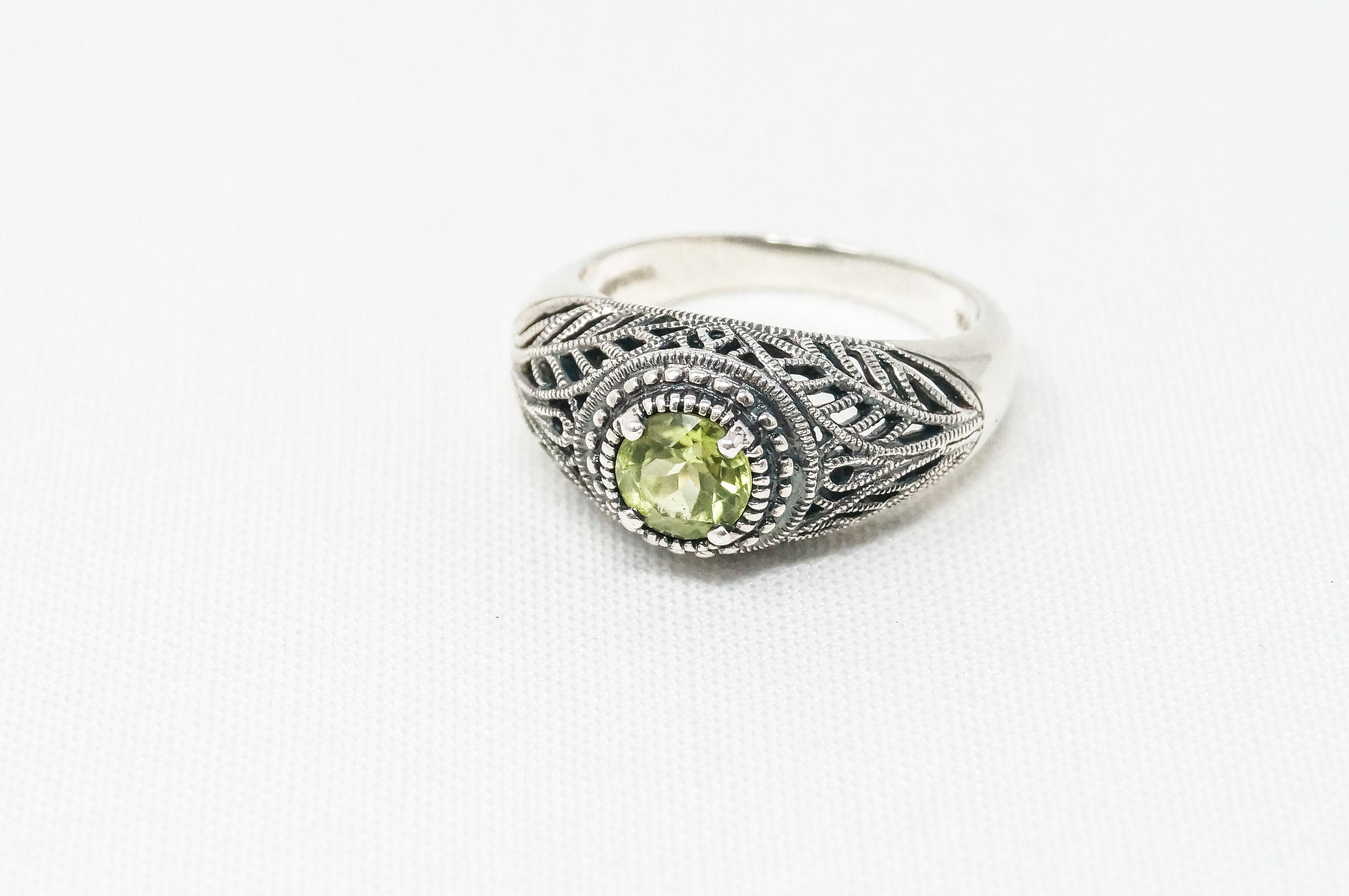 Vintage Designer CNA Peridot Filigree Sterling Silver Ring - Sz 7.75