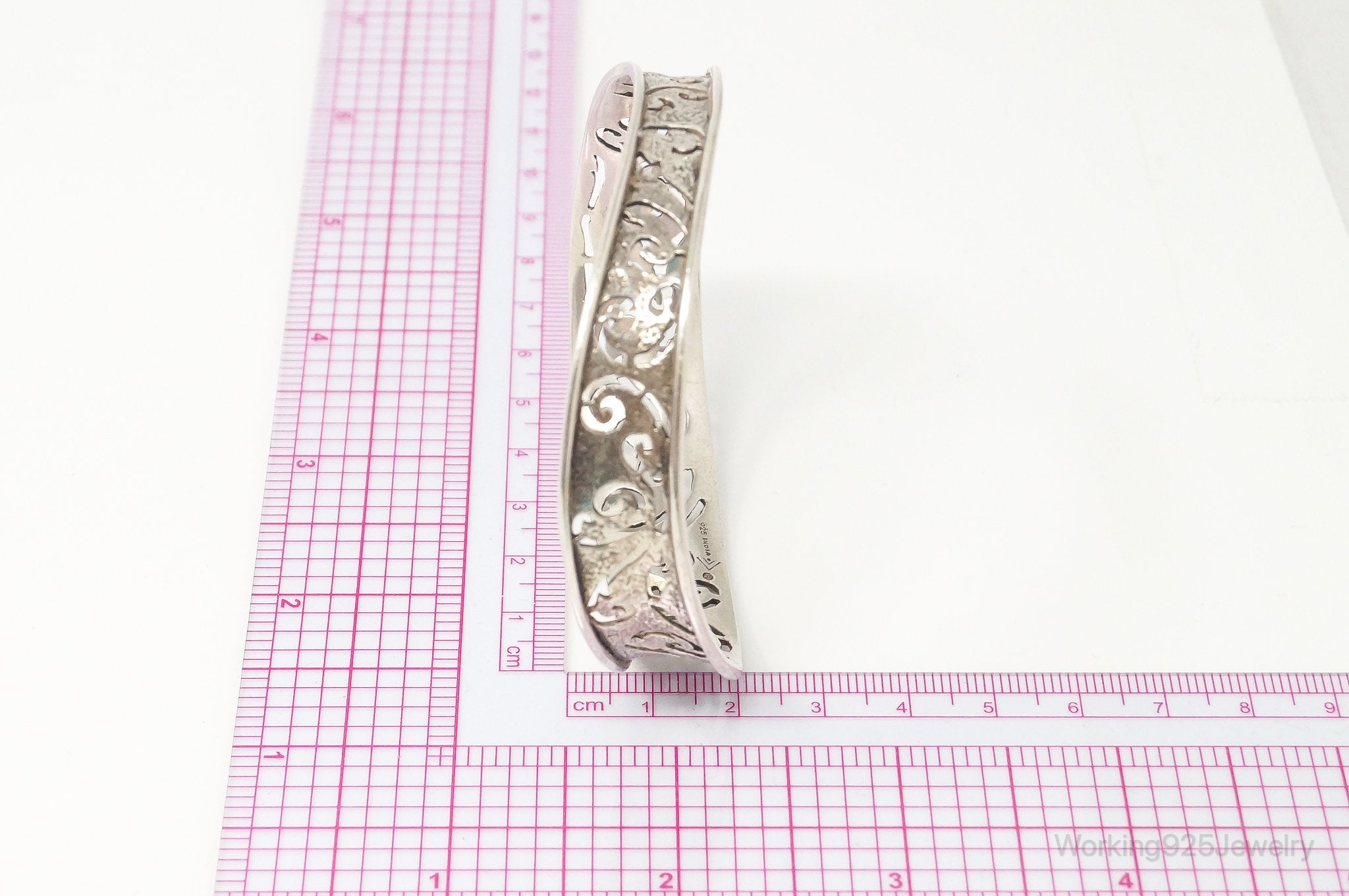 Designer Silpada Retired Wavy Oval Cut Out Sterling Silver Bracelet