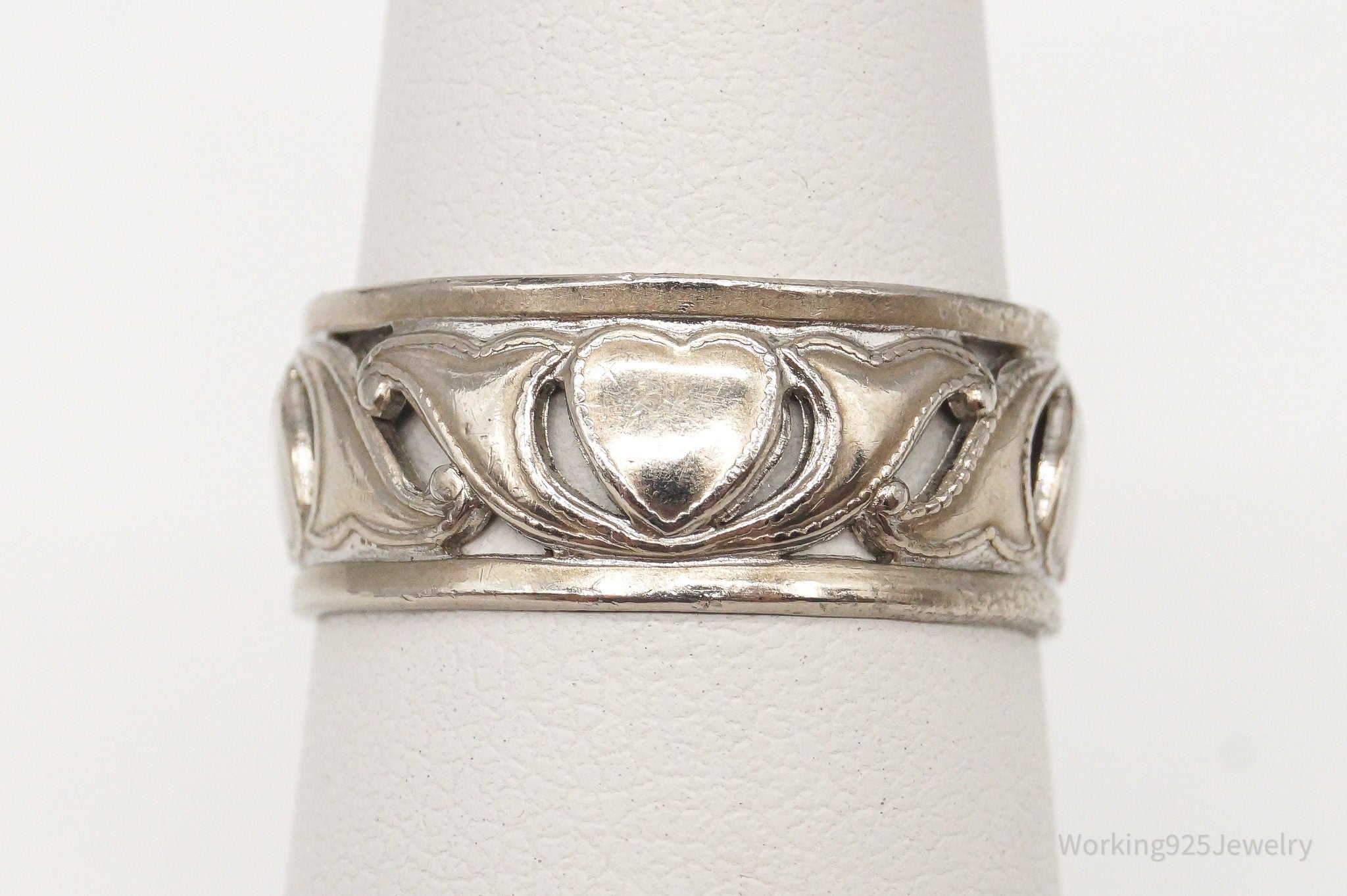 Antique Hearts Sterling Silver Band Ring - Size 6.25