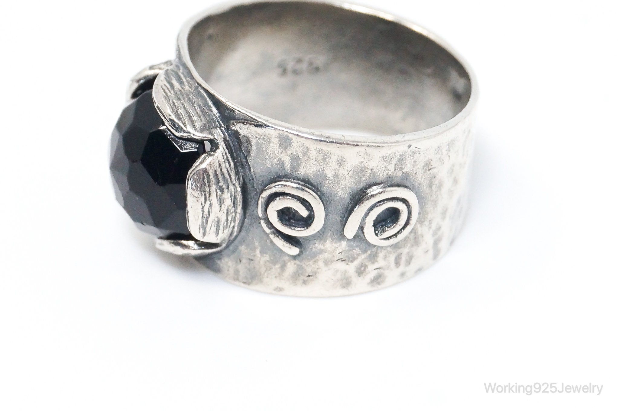 Vintage Black Onyx Hammered Style Sterling Silver Ring - Size 7