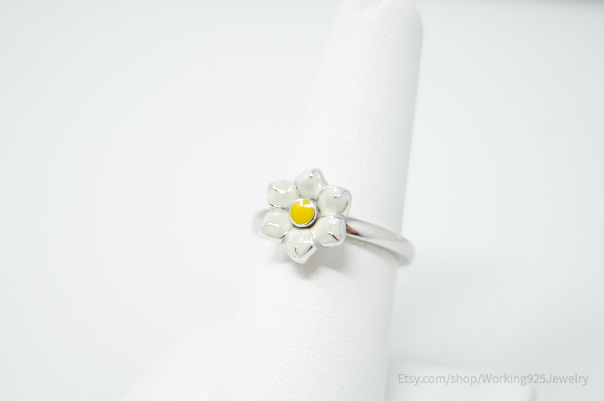 Vintage Enamel Daisy Flower Sterling Silver Ring - Size 7