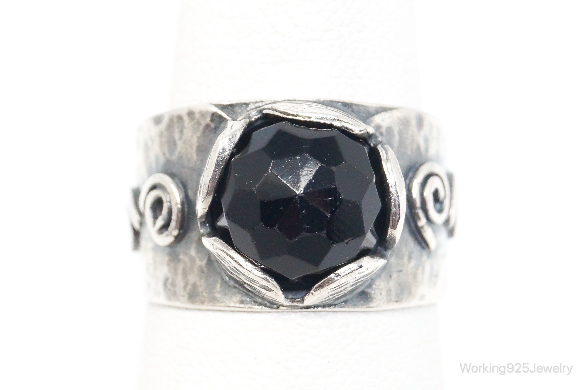 Vintage Black Onyx Hammered Style Sterling Silver Ring - Size 7