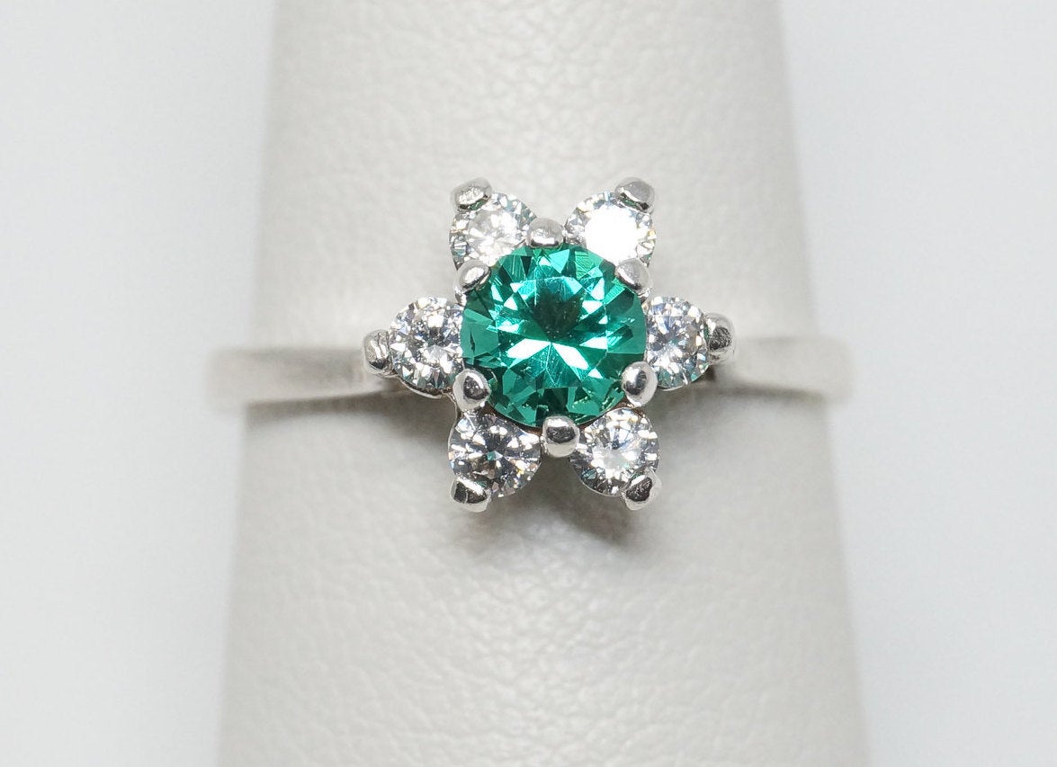 Vintage Lab Green Emerald CZ Flower Sterling Silver Ring - Sz 6.75