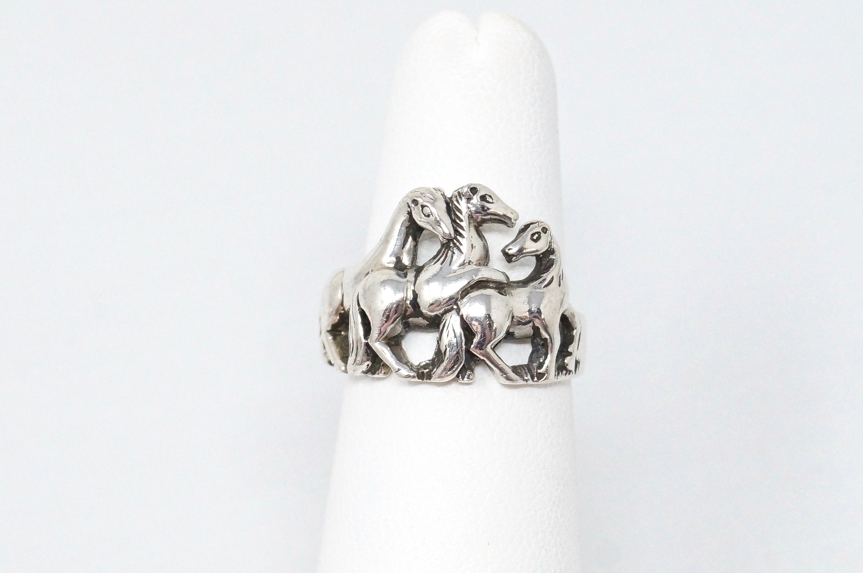 Beautiful Vintage Horse Lover Sterling Silver Ring - Size 4.5